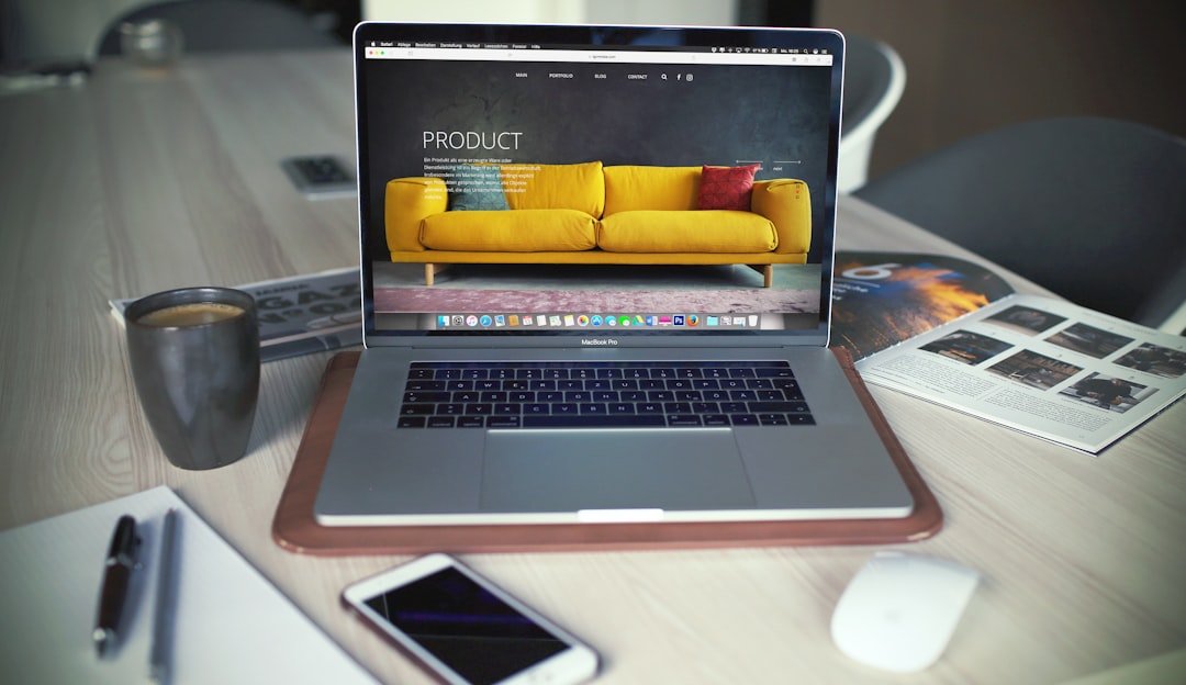 comparison of Shopify WooCommerce and headless commerce platforms