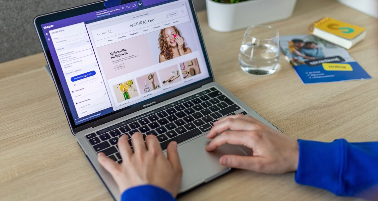 Person shopping in an online store on a laptop